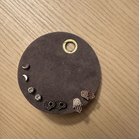 Stud Earrings bundle - Picture 5 of 5